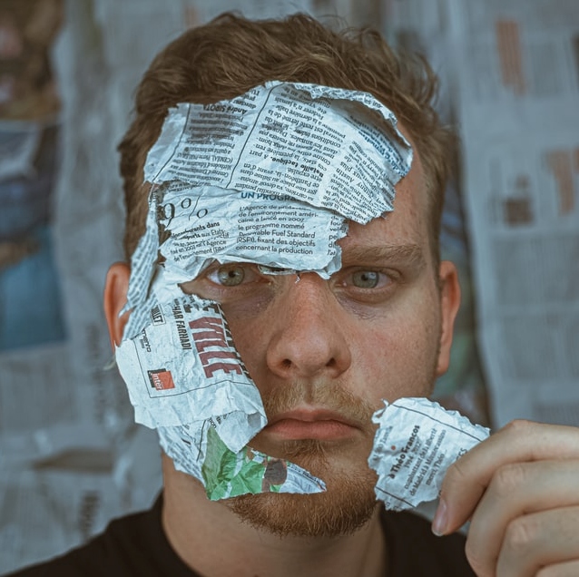 „Farbspiele in Blumen, Landschaften und Meer“ von Konrad Lindner neu erschienen